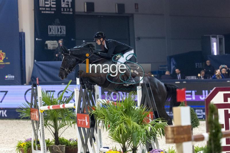 Jochems Kevin (NED) riding Flying Jackie_Verona_20241109_SS358389.jpg